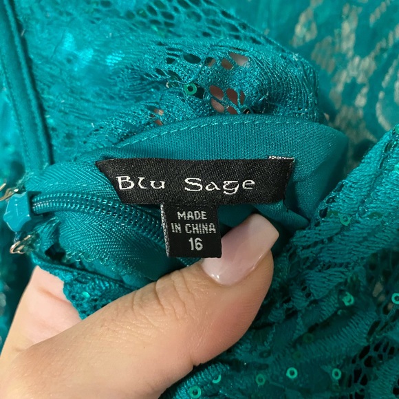 Blu Sage Green Formal Evening Gown size 16 and it’s stretches - Picture 3 of 4